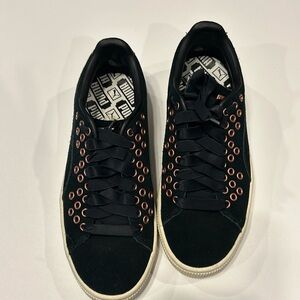 EUC black suede and copper pumas!